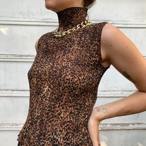 •VINTAGE LEOPARD SLEEVELESS TURTLENECK•